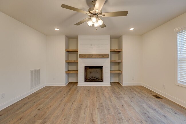 Building Photo - 1385 Harmon Ln