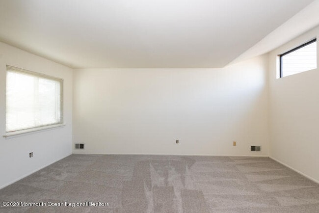 Building Photo - 23 Iris Ct