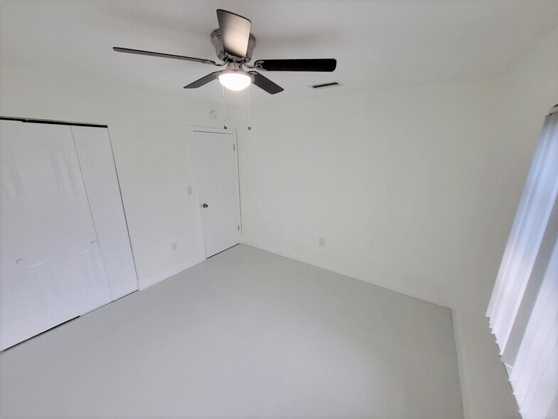 Building Photo - 17160 SW 94th Ave