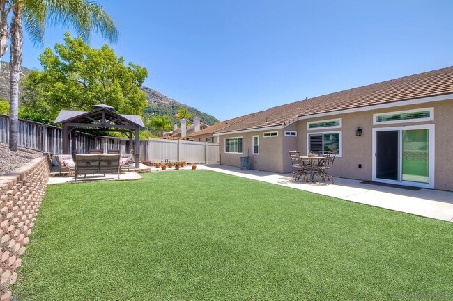 Building Photo - 3358 Lake Cir Dr