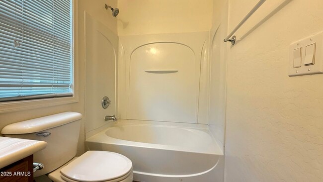Building Photo - 1632 E Canyon Creek Dr