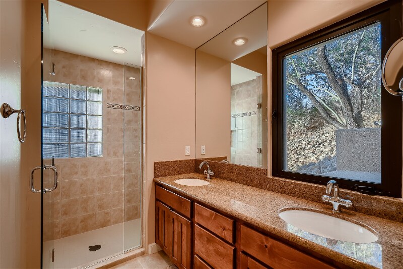 Building Photo - 6038 E Country Club Vista Dr