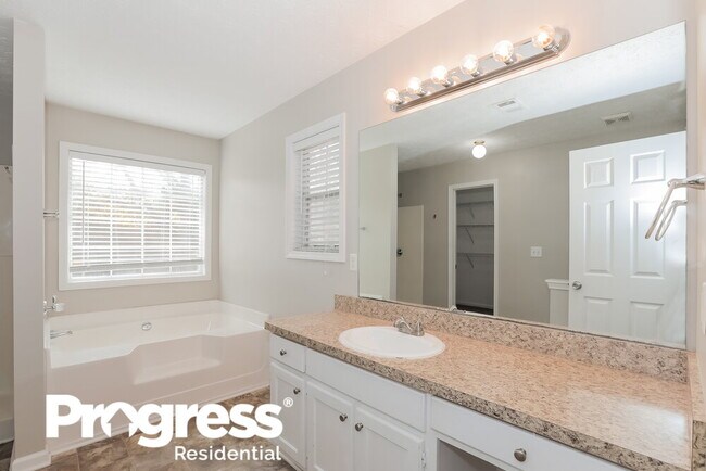 Building Photo - 334 Hill's Pointe Ct