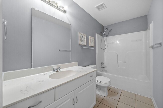 Building Photo - Pet Friendly Three Bedroom with Bonus!