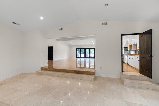 Building Photo - 9572 Stuart Ln