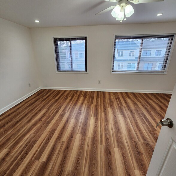 Building Photo - 30 Welbeck Ct