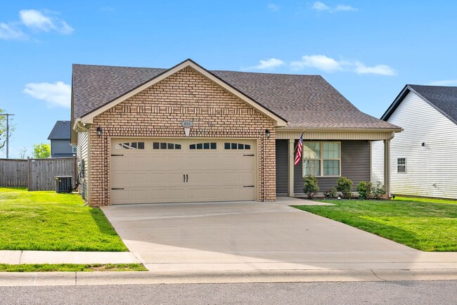 Building Photo - Pet Friendly Three Bedroom!