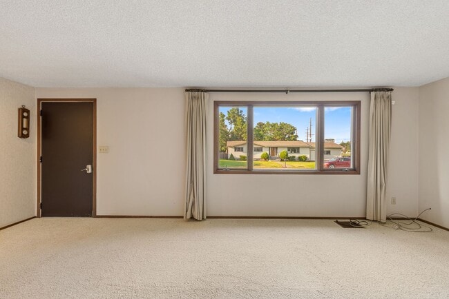 Building Photo - 9 Big Horn Dr