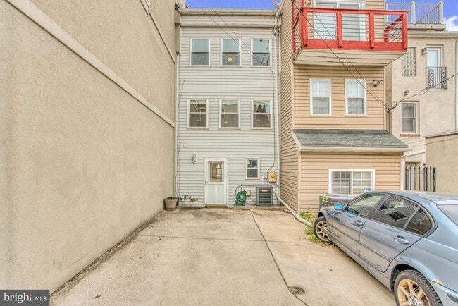 Building Photo - 1233 Battery Ave