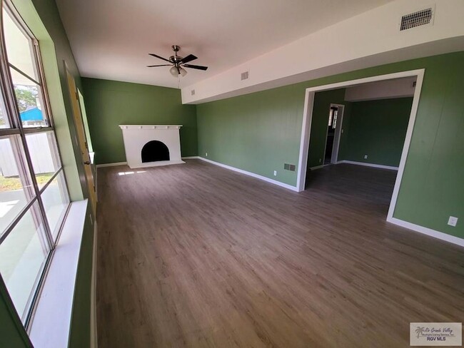 Building Photo - 510 W Buchanan St