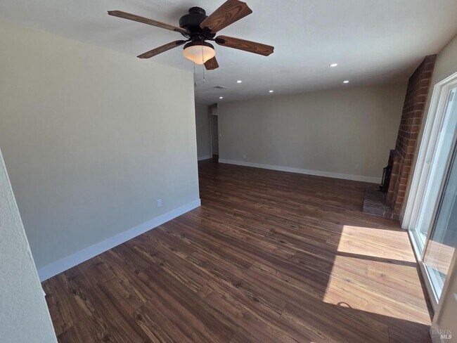 Building Photo - 616 Placer Ln