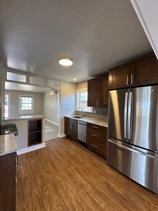 Building Photo - Charming 2 Bed / 2 Bath Home in Prime Westside Bend Location