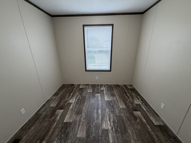 Building Photo - 38070 Ducharme Dr