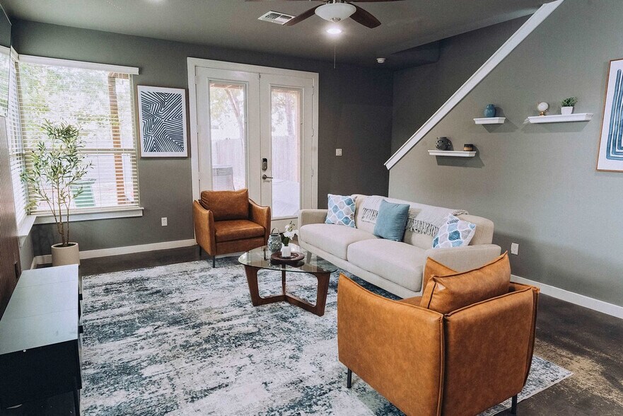 Building Photo - 2002 Rosewood Ave