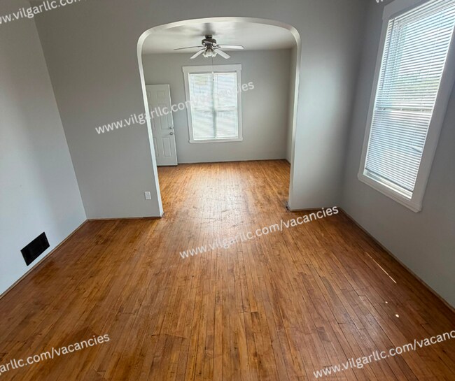 Building Photo - 3824 Fir St