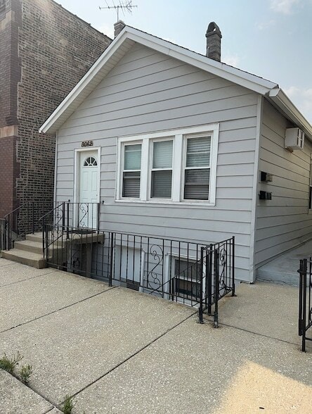 Building Photo - 3062 S Lyman St