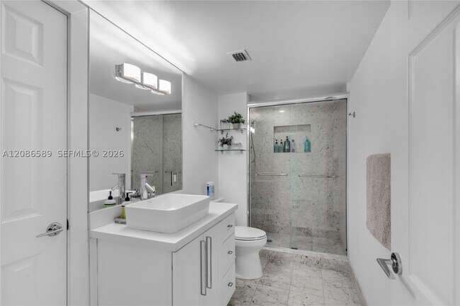 Building Photo - 16400 Collins Ave