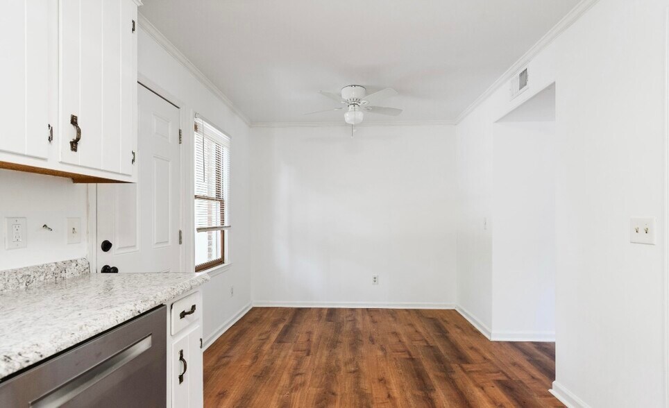 Building Photo - 321 Lennon Dr