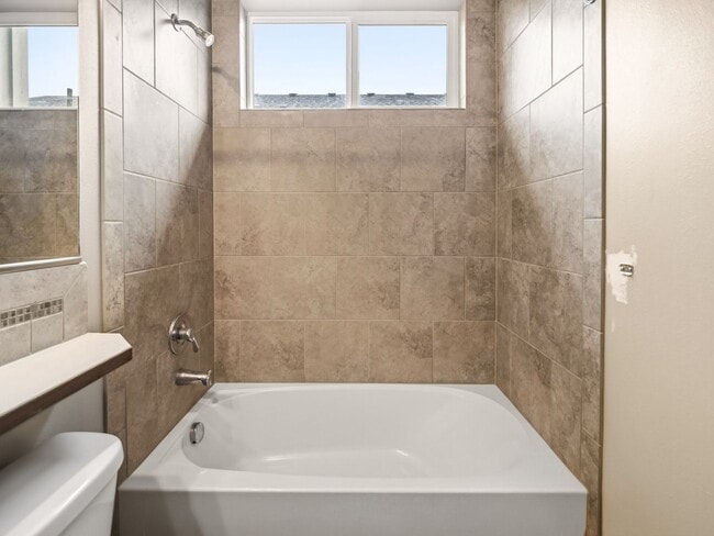 Building Photo - Spacious 5-Bedroom Home with Private Yard & Parking in Spokane