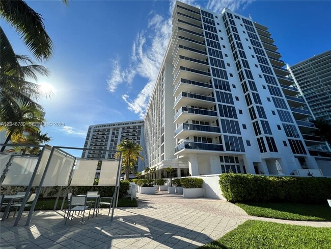 Building Photo - 10275 Collins Ave