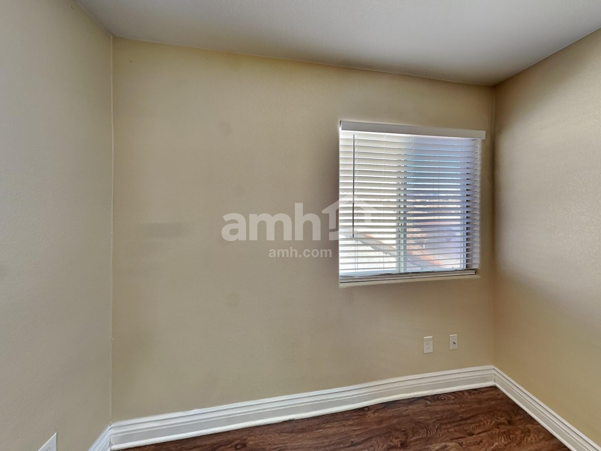 Building Photo - 203 Mariposa Way