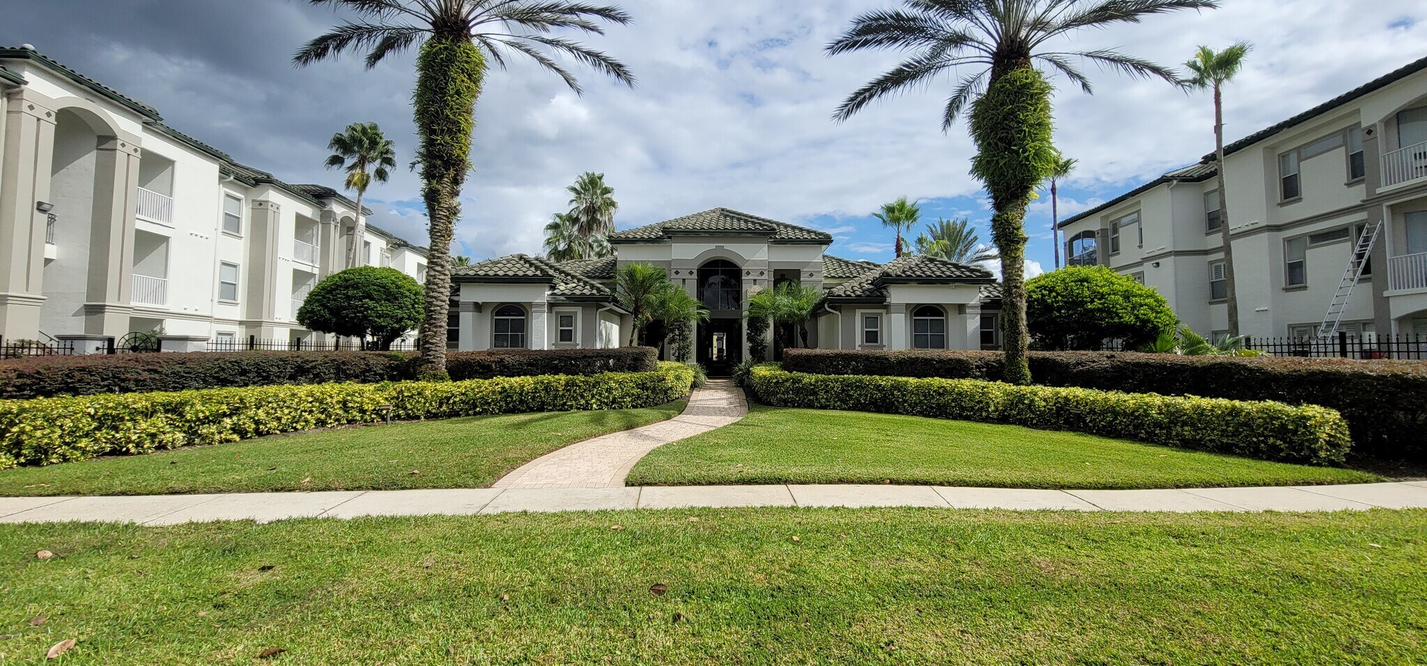 Clubhouse entrance - 2627 Maitland Crossing Way