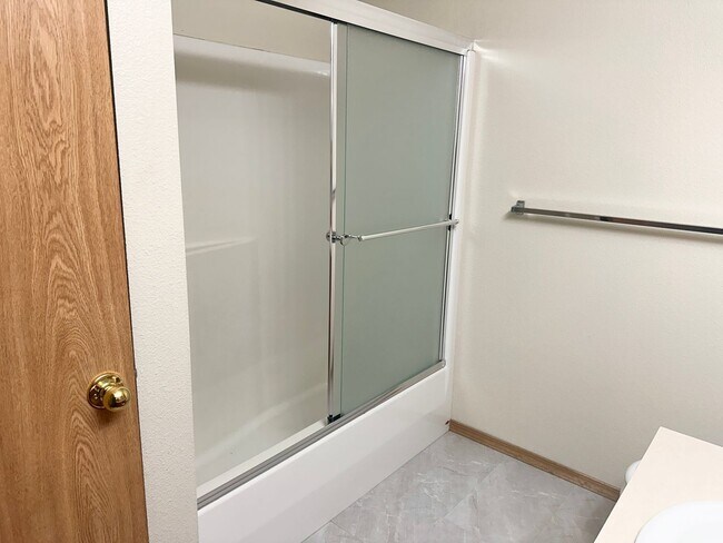 Building Photo - *HALF OFF first full month of rent!* Darli...