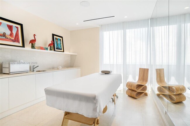 Building Photo - 1000 Brickell Ave