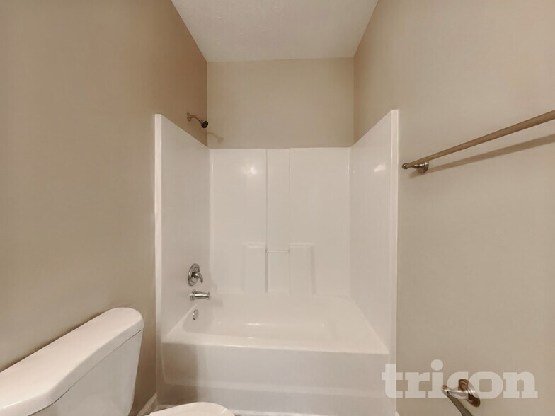 Building Photo - 4714 Angelica Dr