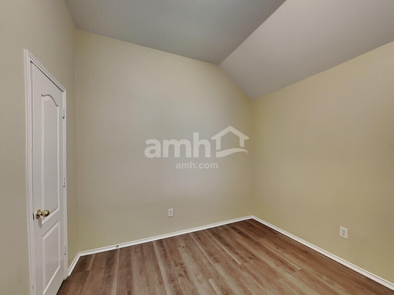 Building Photo - 9132 Tyne Trail