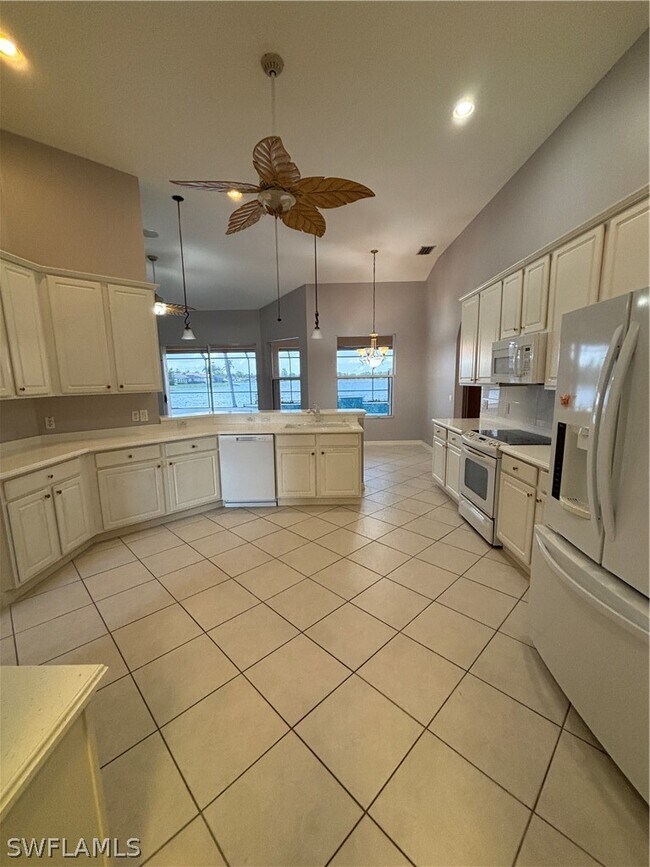 Building Photo - 2210 Grove Dr