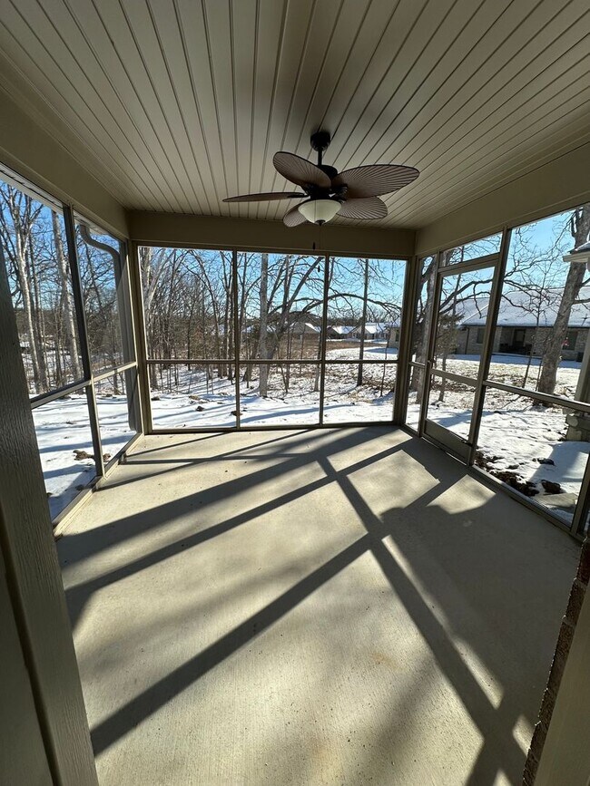 Building Photo - 1121-MF4-E