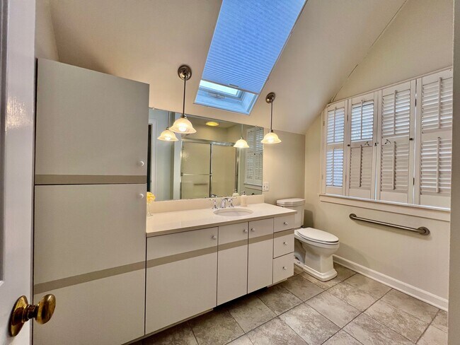 Building Photo - 23 Linden Ln