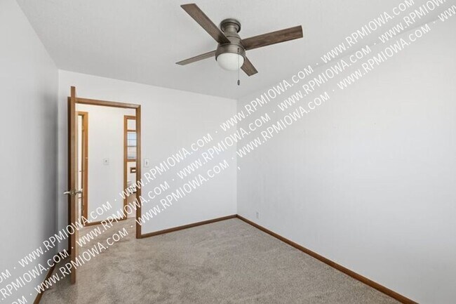 Building Photo - 402 S Clark Ave