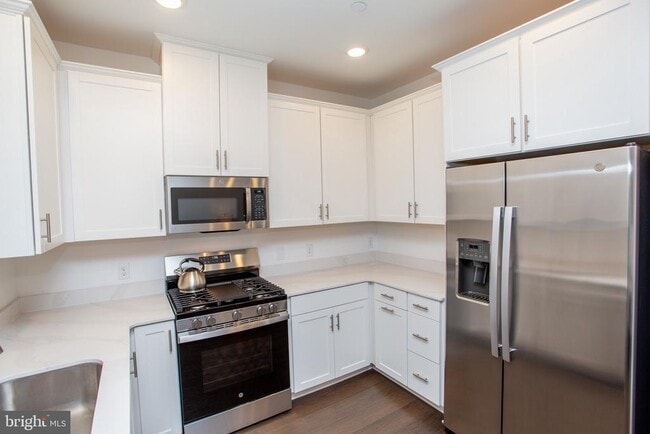 Building Photo - 233 Lewis Fisher Dr