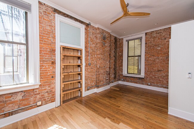 Building Photo - 309 E 13th St