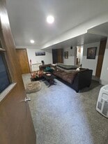 Building Photo - 207 W Holly St