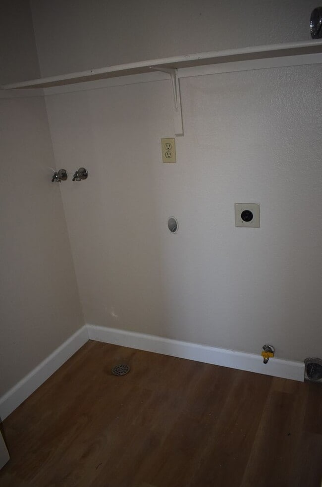 Building Photo - Rare Winters Home!