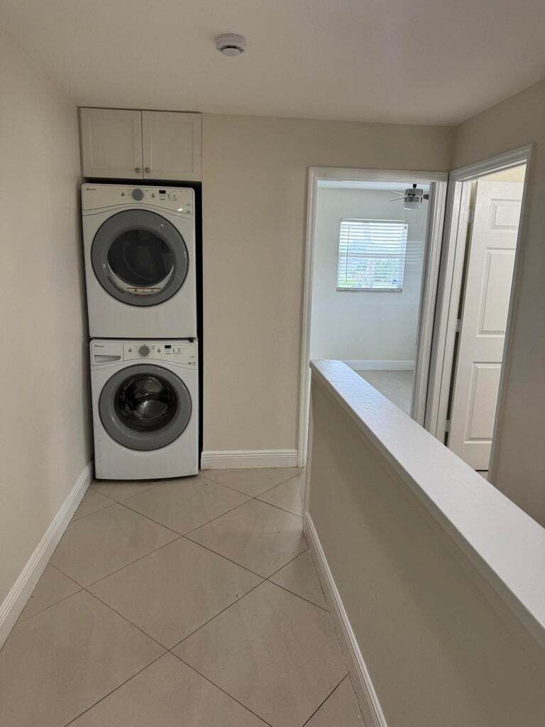 Building Photo - 881 Camellia Dr
