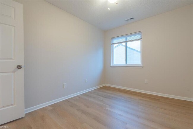 Building Photo - 1567 Sword Dancer Dr