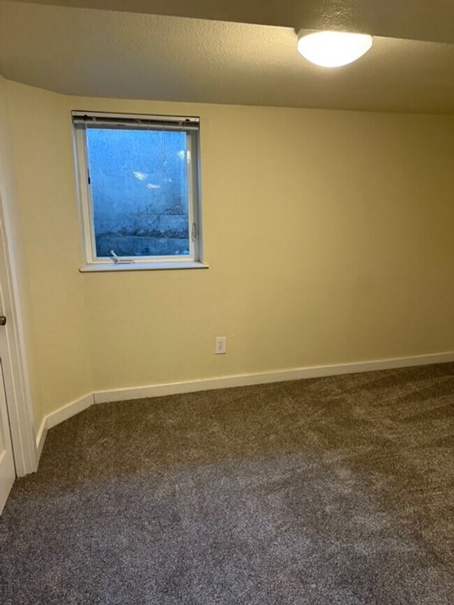 Building Photo - 600B00