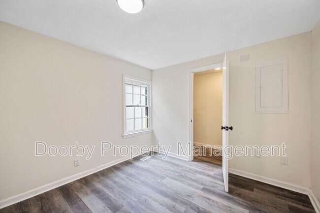 Building Photo - 5332 Oakdale Ave