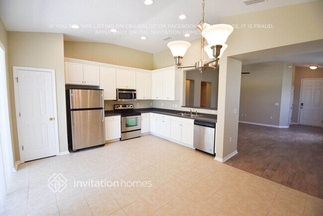 Building Photo - 6860 Lake Eaglebrooke Dr