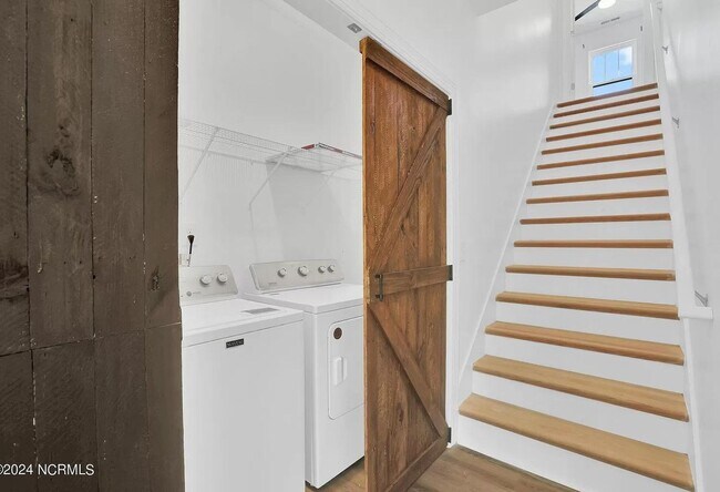 Building Photo - 455 Belvedere Dr