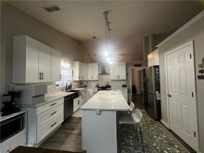 Building Photo - 130 Morning Glen Dr