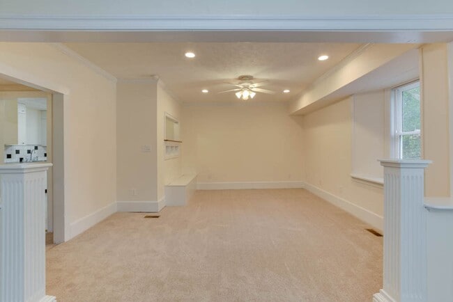 Building Photo - 1302 Dare Rd