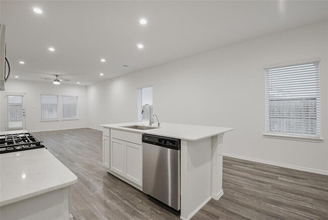 Building Photo - 1055 Llano Trl