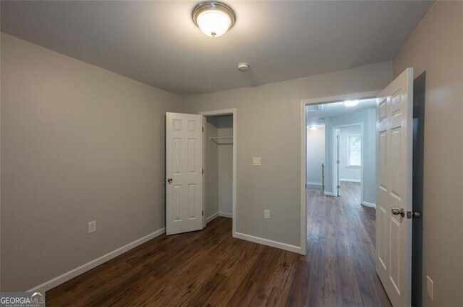 Building Photo - 257 Barfield Ave SW