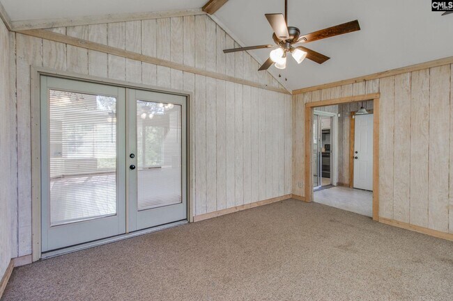 Building Photo - 19 Caddis Creek Ct