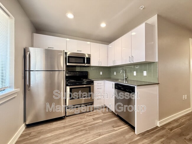 Building Photo - 2000 N Blackwelder Ave